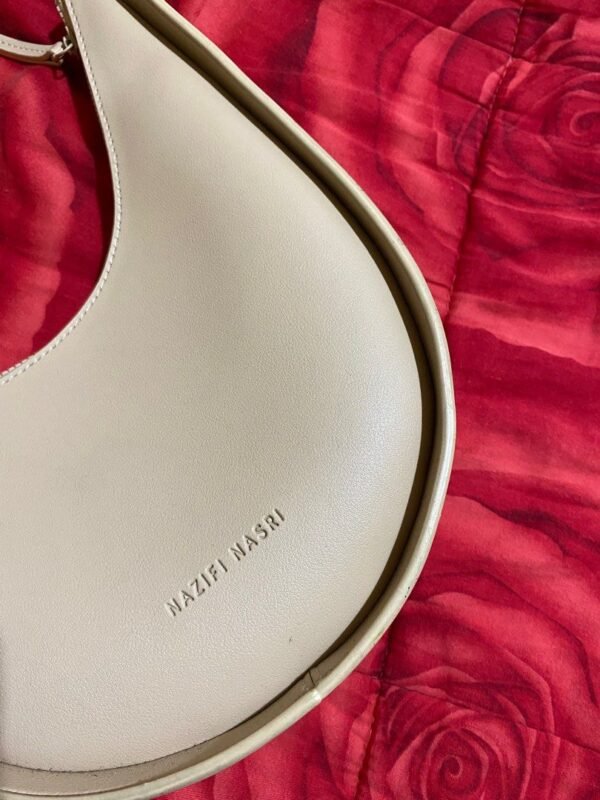 NAZIFI NASRI White Shoulder Bag